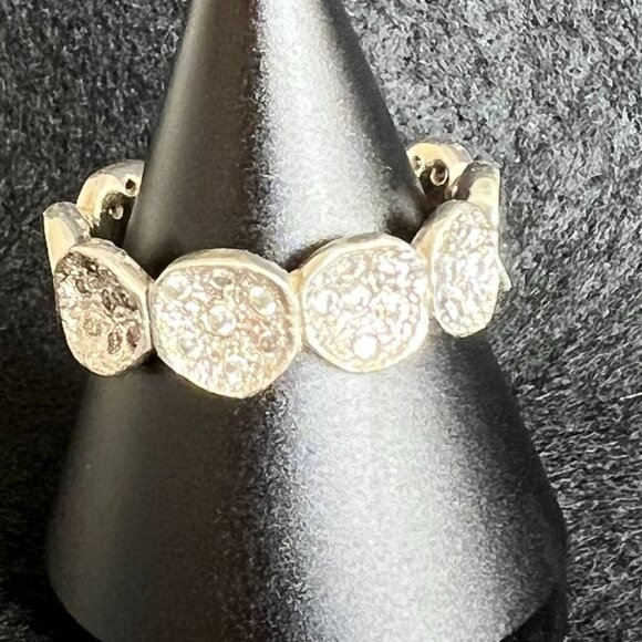 Sterling Silver Hammered QZ Sparkle Ring - Picture 4 of 4